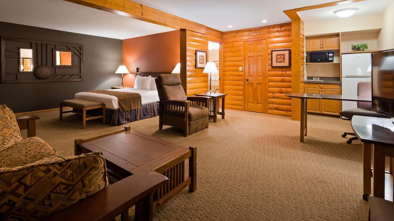 Hotel Crossroads & Event Center