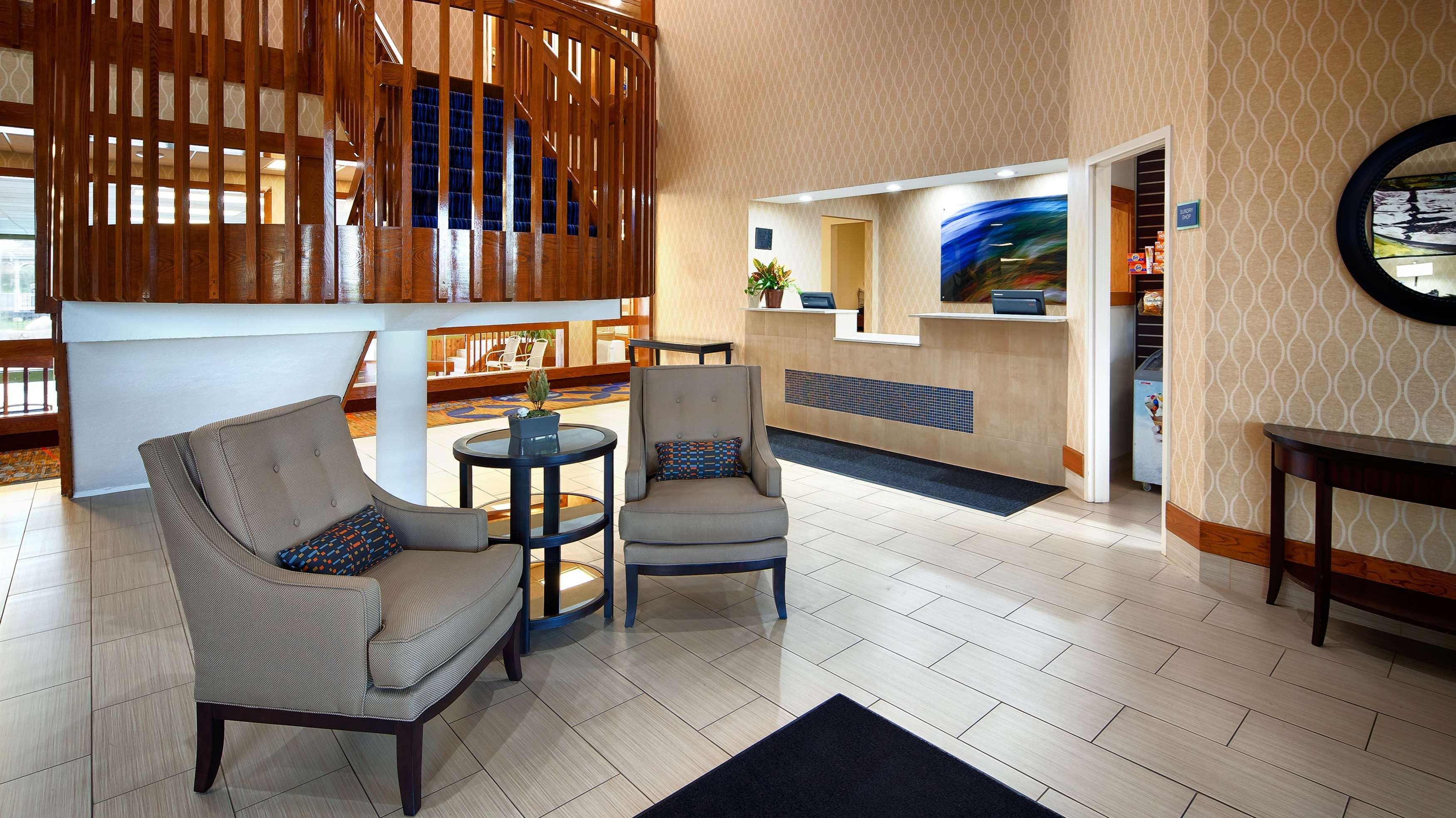 Crossroads & Event Center Hotel 3*