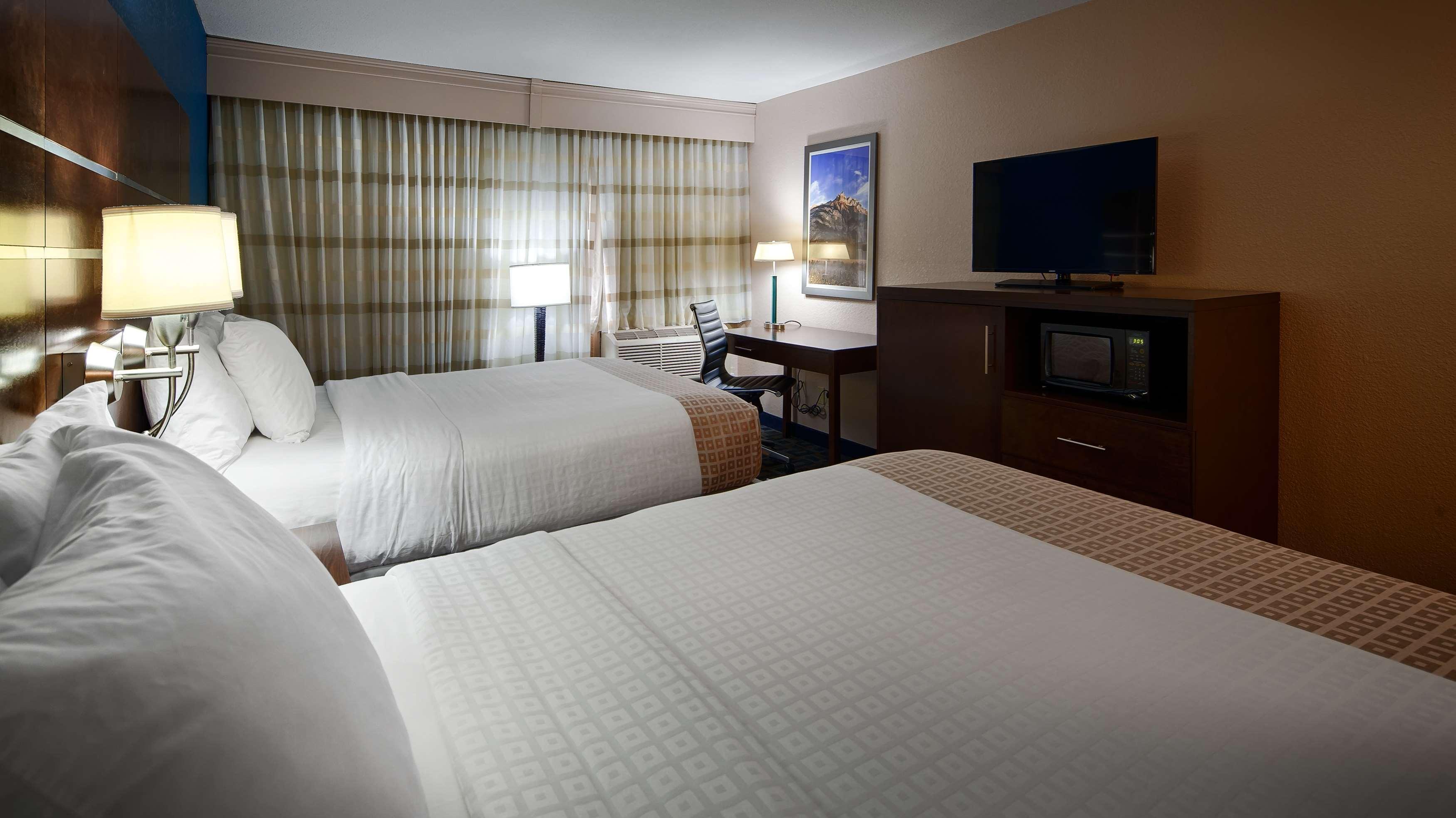 Crossroads & Event Center Hotel